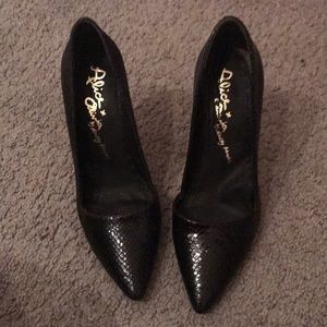 Alice + Olivia Dina black snakeskin pointy heels